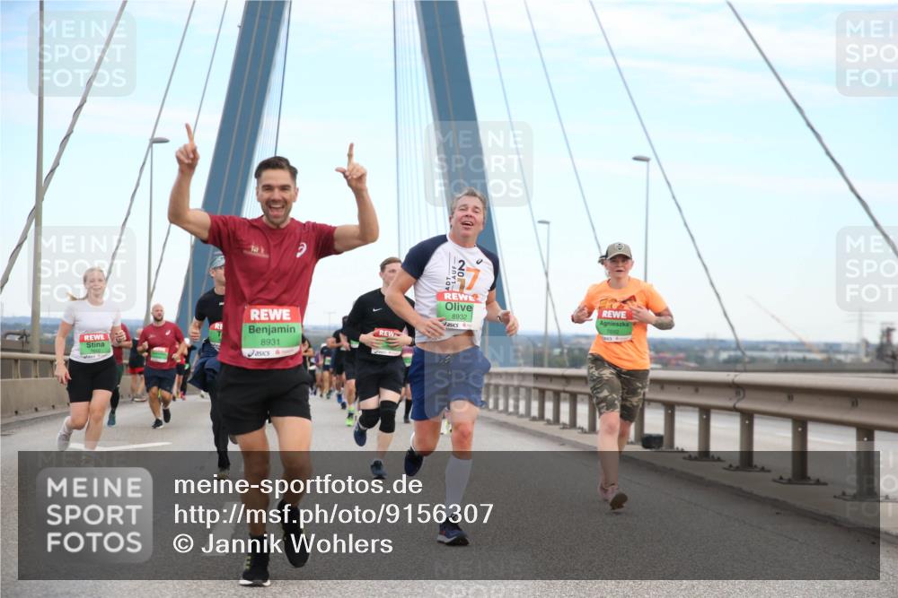 03.10.2025 - Köhlbrandbrückenlauf Jannik Wohlers http://msf.ph/oto/9156307 03.10.2025 15:29:51 Position 1 7660, 8931, 8932, 7692 meine-sportfotos.de
