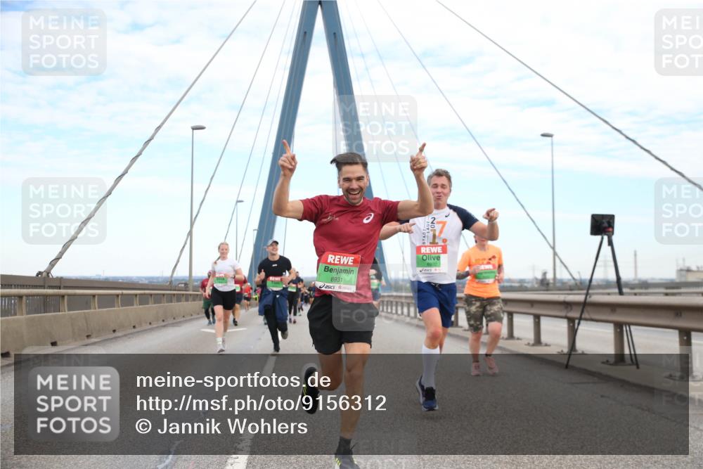 03.10.2025 - Köhlbrandbrückenlauf Jannik Wohlers http://msf.ph/oto/9156312 03.10.2025 15:29:52 Position 1 8931, 8932 meine-sportfotos.de