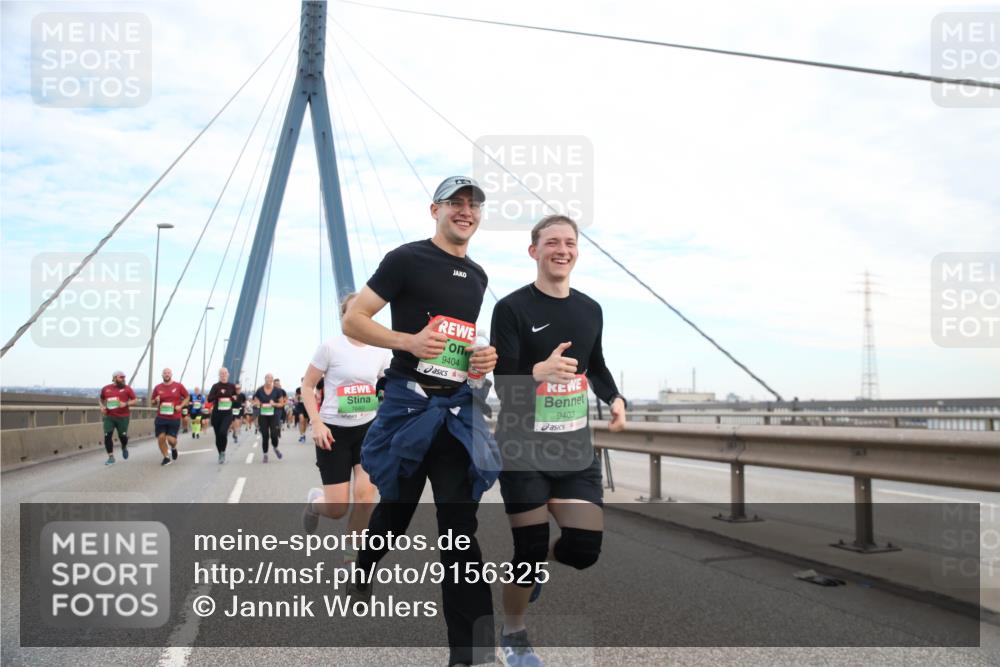 03.10.2025 - Köhlbrandbrückenlauf Jannik Wohlers http://msf.ph/oto/9156325 03.10.2025 15:29:55 Position 1 9404, 9403 meine-sportfotos.de