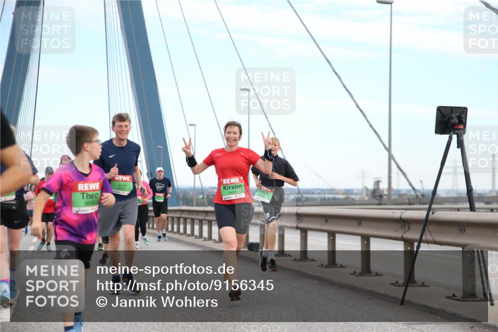 03.10.2025 - Köhlbrandbrückenlauf Jannik Wohlers http://msf.ph/oto/9156345 03.10.2025 15:30:03 Position 1 9700, 9518, 9425 meine-sportfotos.de