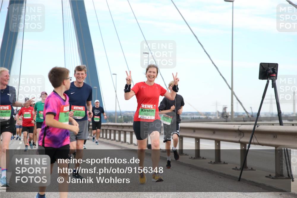 03.10.2025 - Köhlbrandbrückenlauf Jannik Wohlers http://msf.ph/oto/9156348 03.10.2025 15:30:03 Position 1 7415, 9700, 9425, 7823 meine-sportfotos.de