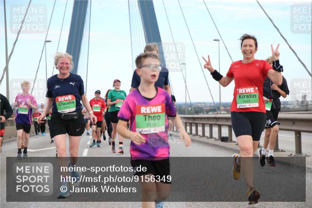 03.10.2025 - Köhlbrandbrückenlauf Jannik Wohlers http://msf.ph/oto/9156349 03.10.2025 15:30:03 Position 1 7415, 9518, 9425 meine-sportfotos.de
