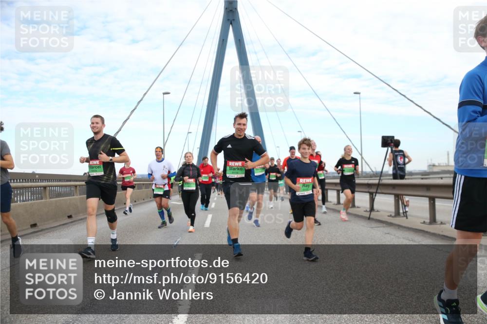 03.10.2025 - Köhlbrandbrückenlauf Jannik Wohlers http://msf.ph/oto/9156420 03.10.2025 15:30:26 Position 1 9158 meine-sportfotos.de