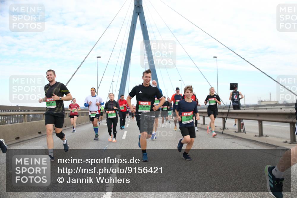 03.10.2025 - Köhlbrandbrückenlauf Jannik Wohlers http://msf.ph/oto/9156421 03.10.2025 15:30:26 Position 1 9158 meine-sportfotos.de