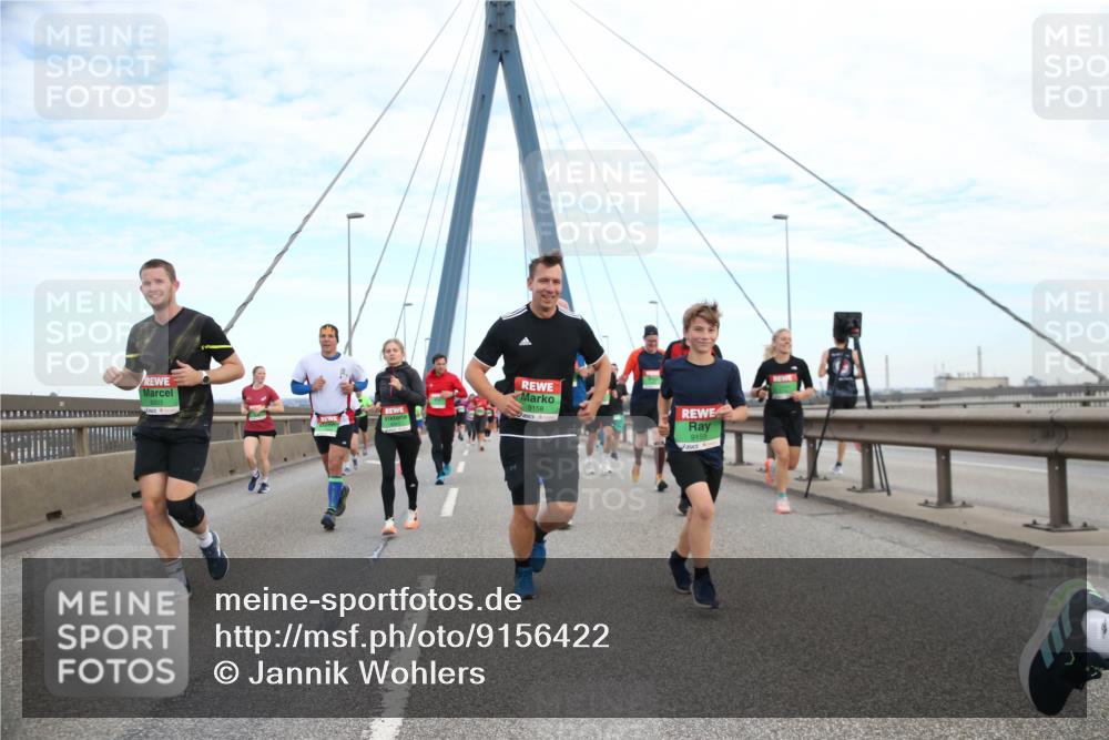 03.10.2025 - Köhlbrandbrückenlauf Jannik Wohlers http://msf.ph/oto/9156422 03.10.2025 15:30:26 Position 1 9158, 9159 meine-sportfotos.de