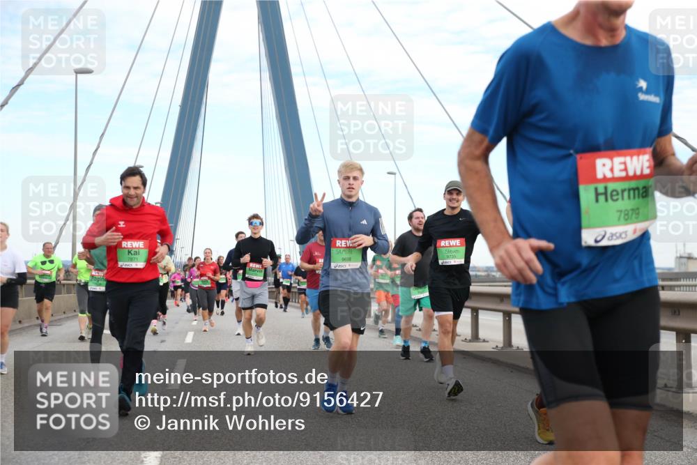 03.10.2025 - Köhlbrandbrückenlauf Jannik Wohlers http://msf.ph/oto/9156427 03.10.2025 15:30:28 Position 1 7871, 9698, 7879, 9735 meine-sportfotos.de