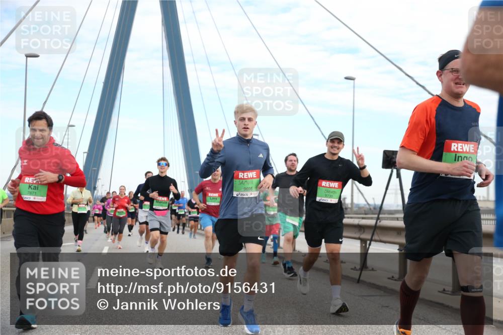 03.10.2025 - Köhlbrandbrückenlauf Jannik Wohlers http://msf.ph/oto/9156431 03.10.2025 15:30:29 Position 1 9735, 9698, 7871 meine-sportfotos.de