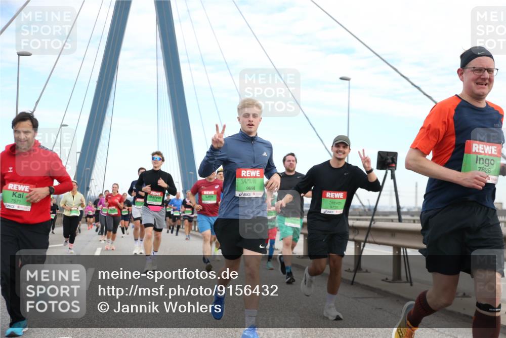 03.10.2025 - Köhlbrandbrückenlauf Jannik Wohlers http://msf.ph/oto/9156432 03.10.2025 15:30:29 Position 1 7871, 9698, 9735, 7828 meine-sportfotos.de