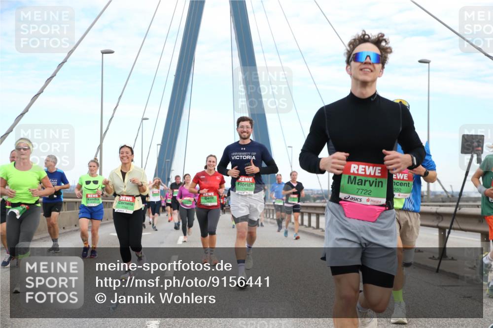 03.10.2025 - Köhlbrandbrückenlauf Jannik Wohlers http://msf.ph/oto/9156441 03.10.2025 15:30:31 Position 1 7740, 7703, 7722, 292 meine-sportfotos.de
