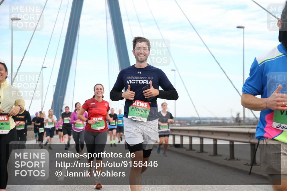 03.10.2025 - Köhlbrandbrückenlauf Jannik Wohlers http://msf.ph/oto/9156446 03.10.2025 15:30:32 Position 1 40, 7572, 7703 meine-sportfotos.de