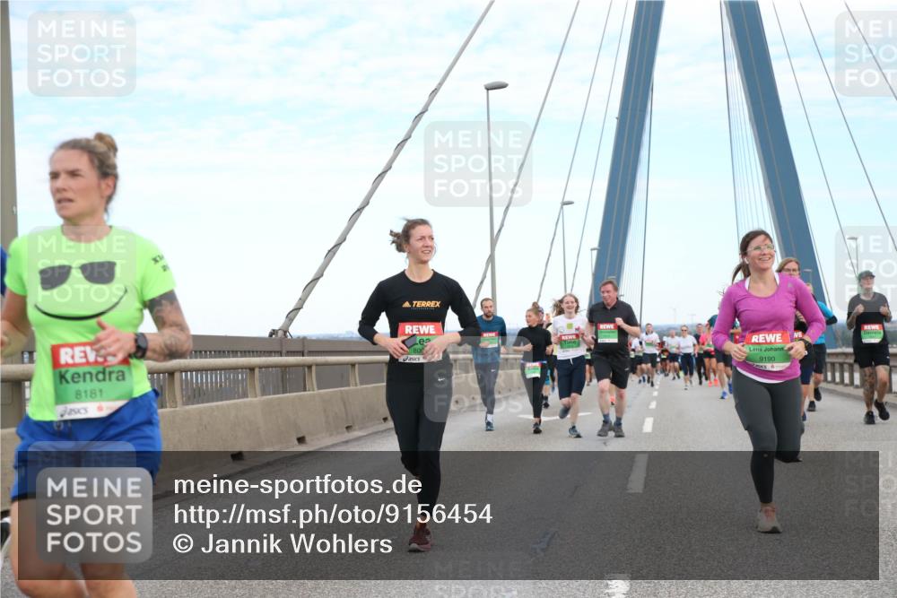 03.10.2025 - Köhlbrandbrückenlauf Jannik Wohlers http://msf.ph/oto/9156454 03.10.2025 15:30:34 Position 1 8181, 800, 9190 meine-sportfotos.de