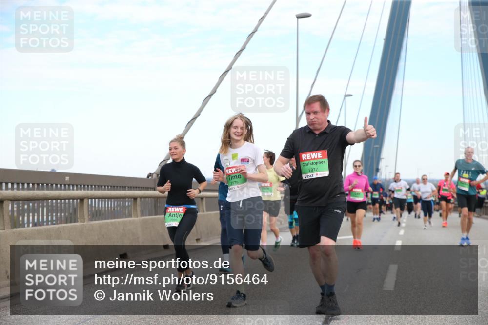 03.10.2025 - Köhlbrandbrückenlauf Jannik Wohlers http://msf.ph/oto/9156464 03.10.2025 15:30:37 Position 1 7996, 7978, 7977 meine-sportfotos.de