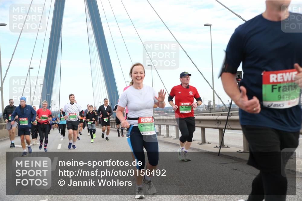 03.10.2025 - Köhlbrandbrückenlauf Jannik Wohlers http://msf.ph/oto/9156492 03.10.2025 15:30:45 Position 1 7652, 8192, 9476 meine-sportfotos.de
