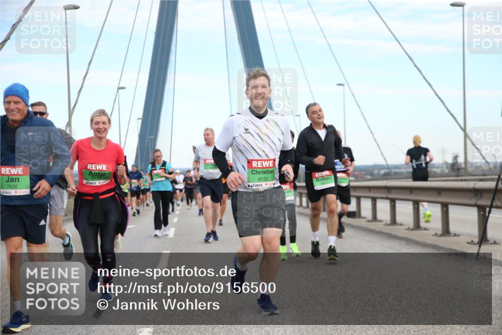 03.10.2025 - Köhlbrandbrückenlauf Jannik Wohlers http://msf.ph/oto/9156500 03.10.2025 15:30:48 Position 1 7632, 9132, 9133 meine-sportfotos.de