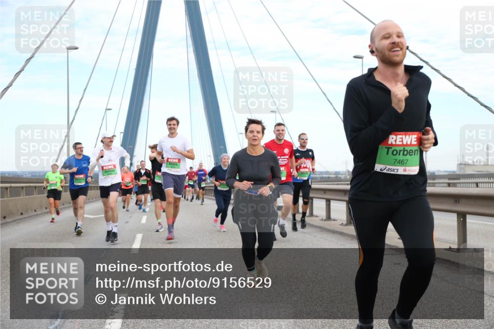 03.10.2025 - Köhlbrandbrückenlauf Jannik Wohlers http://msf.ph/oto/9156529 03.10.2025 15:30:58 Position 1 7467 meine-sportfotos.de