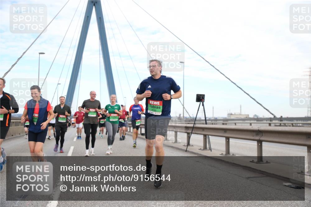 03.10.2025 - Köhlbrandbrückenlauf Jannik Wohlers http://msf.ph/oto/9156544 03.10.2025 15:31:03 Position 1 9162 meine-sportfotos.de