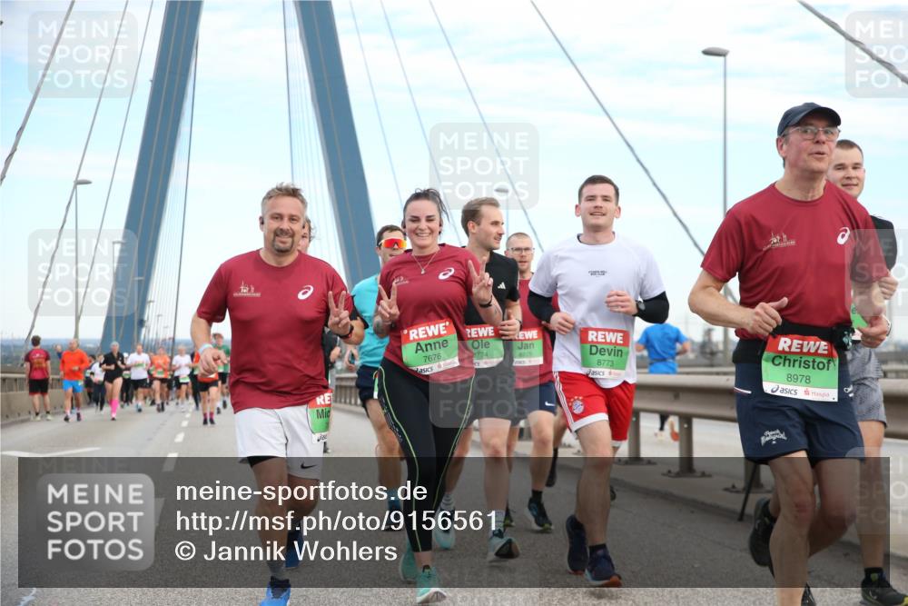03.10.2025 - Köhlbrandbrückenlauf Jannik Wohlers http://msf.ph/oto/9156561 03.10.2025 15:31:07 Position 1 7676, 8774, 8775, 8773, 8978 meine-sportfotos.de