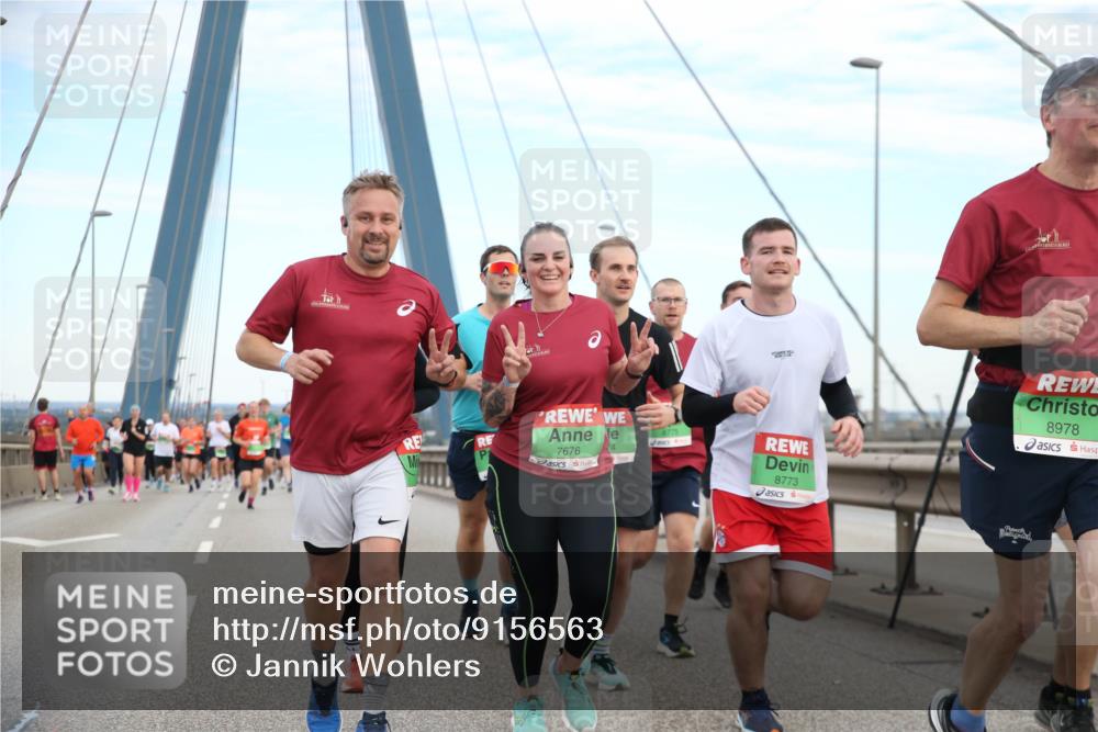 03.10.2025 - Köhlbrandbrückenlauf Jannik Wohlers http://msf.ph/oto/9156563 03.10.2025 15:31:07 Position 1 7676, 8775, 8773, 8978 meine-sportfotos.de