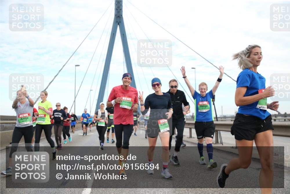 03.10.2025 - Köhlbrandbrückenlauf Jannik Wohlers http://msf.ph/oto/9156594 03.10.2025 15:31:59 Position 1 8115, 7973, 7928 meine-sportfotos.de