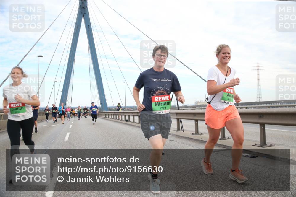 03.10.2025 - Köhlbrandbrückenlauf Jannik Wohlers http://msf.ph/oto/9156630 03.10.2025 15:32:17 Position 1 8017, 17, 7724, 9381 meine-sportfotos.de