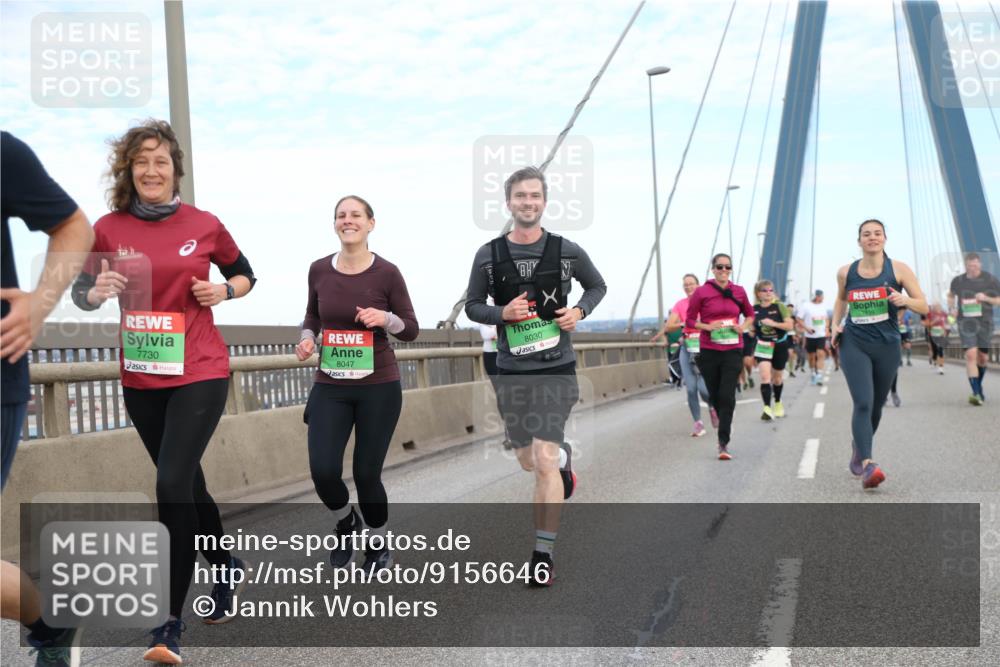 03.10.2025 - Köhlbrandbrückenlauf Jannik Wohlers http://msf.ph/oto/9156646 03.10.2025 15:32:25 Position 1 7730, 8047, 8030 meine-sportfotos.de