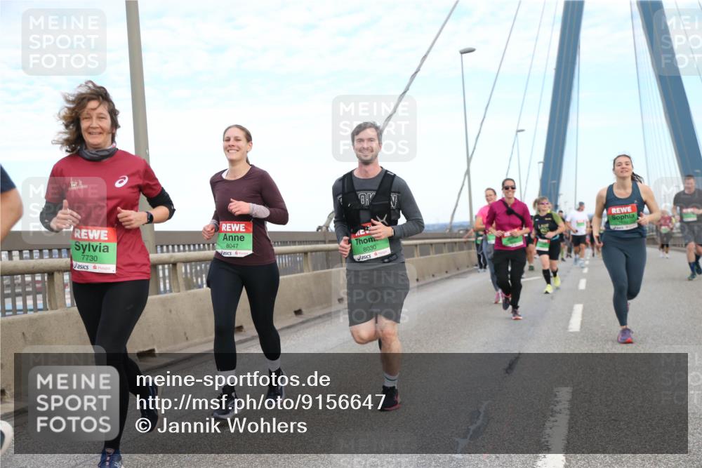 03.10.2025 - Köhlbrandbrückenlauf Jannik Wohlers http://msf.ph/oto/9156647 03.10.2025 15:32:25 Position 1 7730, 8047, 8030 meine-sportfotos.de