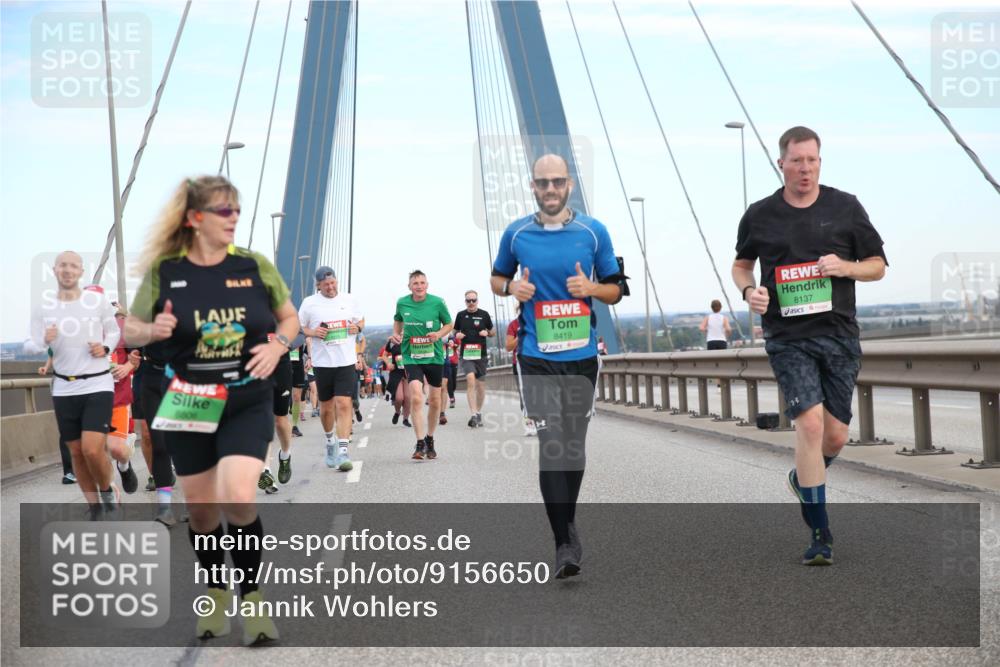 03.10.2025 - Köhlbrandbrückenlauf Jannik Wohlers http://msf.ph/oto/9156650 03.10.2025 15:32:28 Position 1 8806, 8419, 8137 meine-sportfotos.de