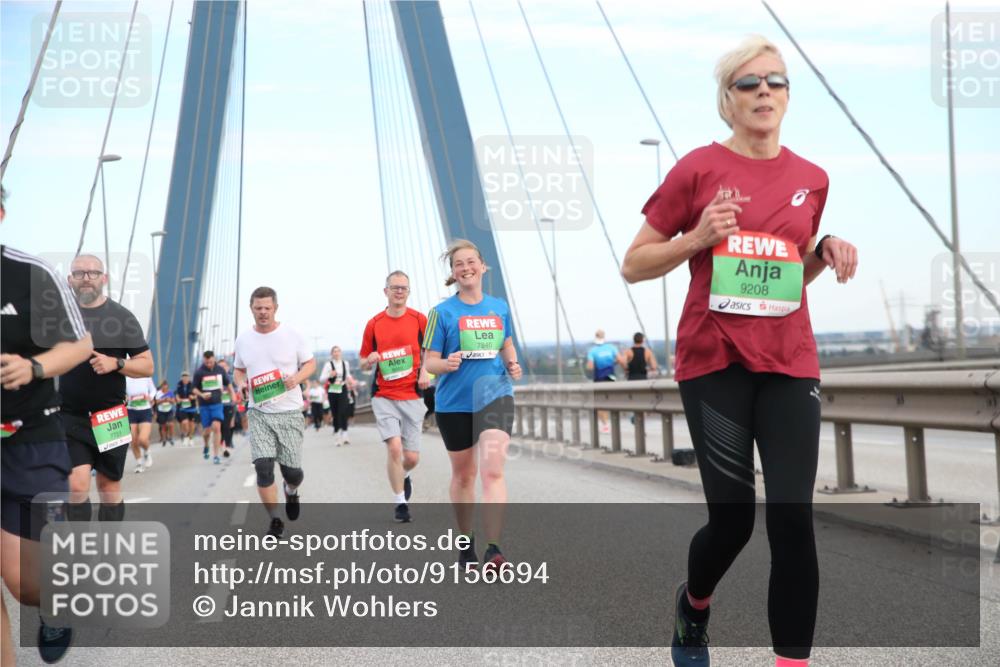 03.10.2025 - Köhlbrandbrückenlauf Jannik Wohlers http://msf.ph/oto/9156694 03.10.2025 15:32:41 Position 1 7840, 7751, 9208 meine-sportfotos.de