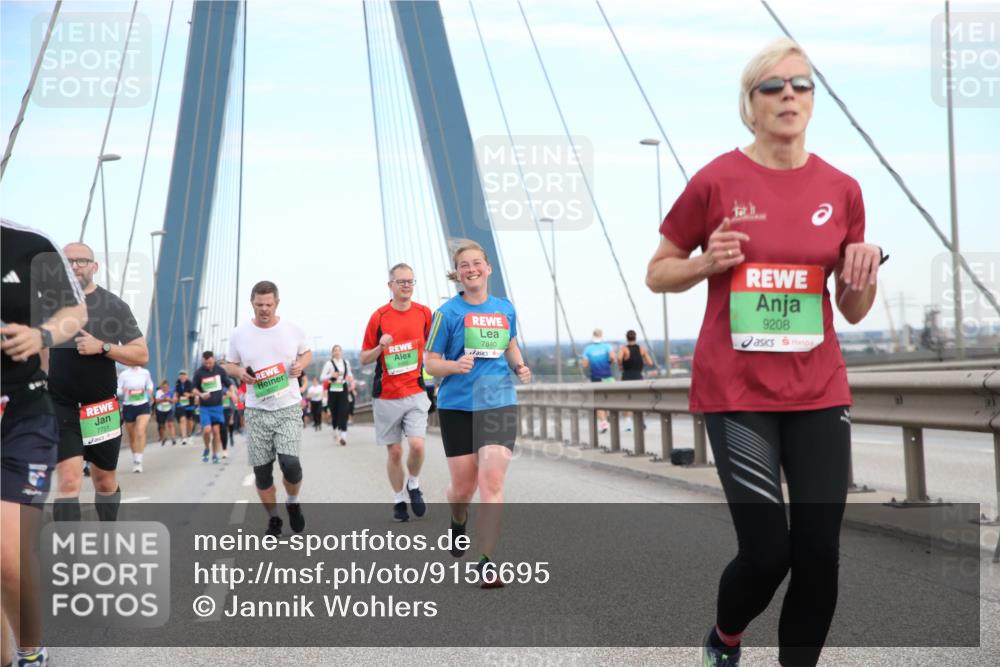 03.10.2025 - Köhlbrandbrückenlauf Jannik Wohlers http://msf.ph/oto/9156695 03.10.2025 15:32:41 Position 1 7840, 9208, 7751 meine-sportfotos.de