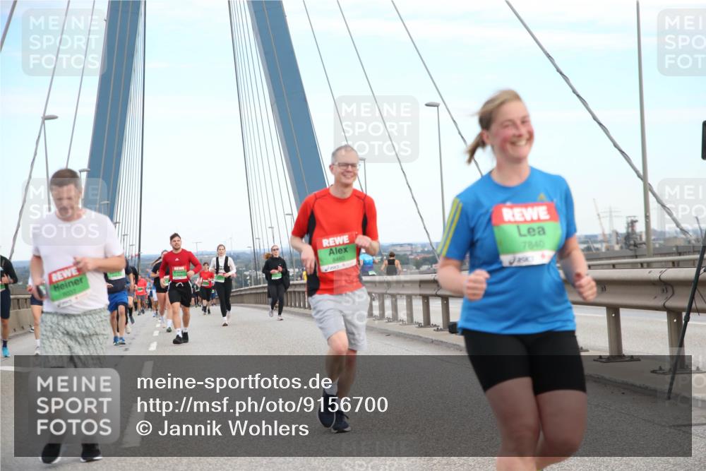 03.10.2025 - Köhlbrandbrückenlauf Jannik Wohlers http://msf.ph/oto/9156700 03.10.2025 15:32:43 Position 1 8037, 8460, 7840 meine-sportfotos.de