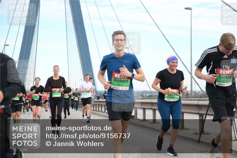 03.10.2025 - Köhlbrandbrückenlauf Jannik Wohlers http://msf.ph/oto/9156737 03.10.2025 15:33:22 Position 1 8435, 9414, 412, 8080, 8913 meine-sportfotos.de