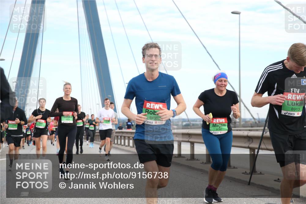03.10.2025 - Köhlbrandbrückenlauf Jannik Wohlers http://msf.ph/oto/9156738 03.10.2025 15:33:22 Position 1 9411, 8435, 9414, 8080, 8913 meine-sportfotos.de