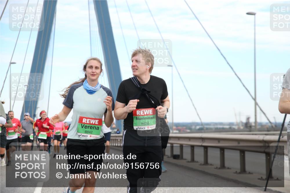 03.10.2025 - Köhlbrandbrückenlauf Jannik Wohlers http://msf.ph/oto/9156756 03.10.2025 15:33:27 Position 1 8842, 8838 meine-sportfotos.de