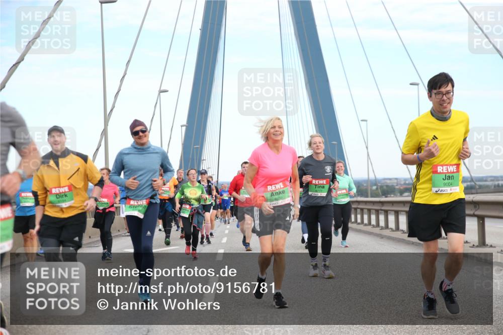 03.10.2025 - Köhlbrandbrückenlauf Jannik Wohlers http://msf.ph/oto/9156781 03.10.2025 15:33:34 Position 1 9309, 8777, 9004 meine-sportfotos.de
