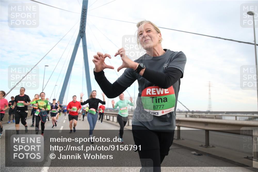 03.10.2025 - Köhlbrandbrückenlauf Jannik Wohlers http://msf.ph/oto/9156791 03.10.2025 15:33:38 Position 1 8777 meine-sportfotos.de
