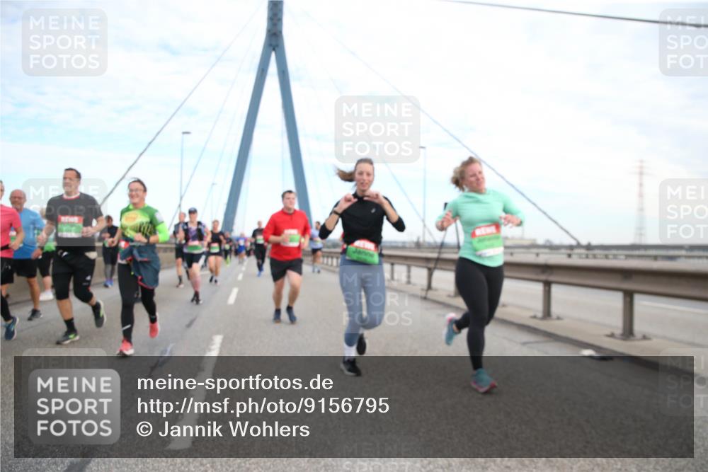 03.10.2025 - Köhlbrandbrückenlauf Jannik Wohlers http://msf.ph/oto/9156795 03.10.2025 15:33:39 Position 1  meine-sportfotos.de