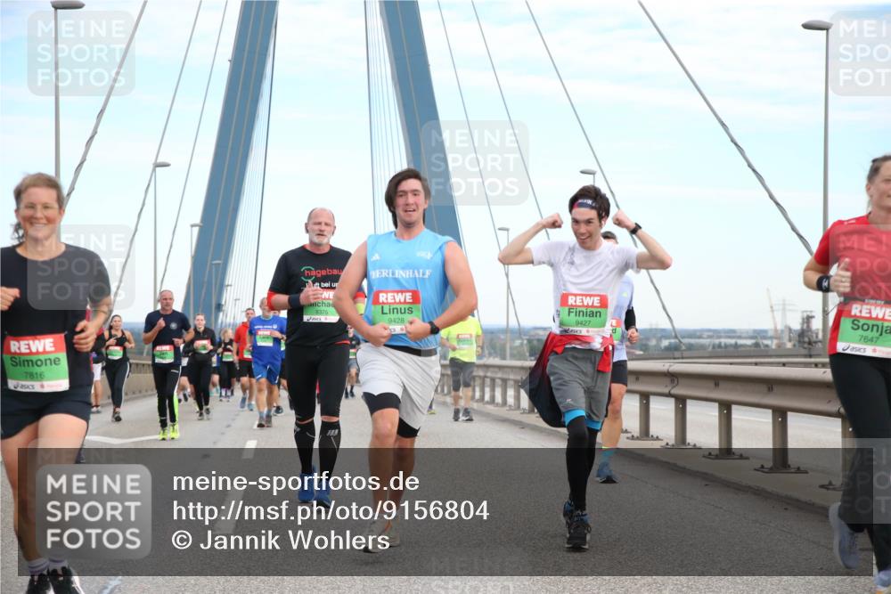 03.10.2025 - Köhlbrandbrückenlauf Jannik Wohlers http://msf.ph/oto/9156804 03.10.2025 15:33:41 Position 1 7816, 8375, 9427, 9428, 7647 meine-sportfotos.de