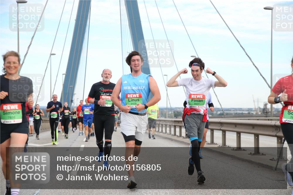 03.10.2025 - Köhlbrandbrückenlauf Jannik Wohlers http://msf.ph/oto/9156805 03.10.2025 15:33:41 Position 1 7816, 75, 9428, 9427, 76 meine-sportfotos.de