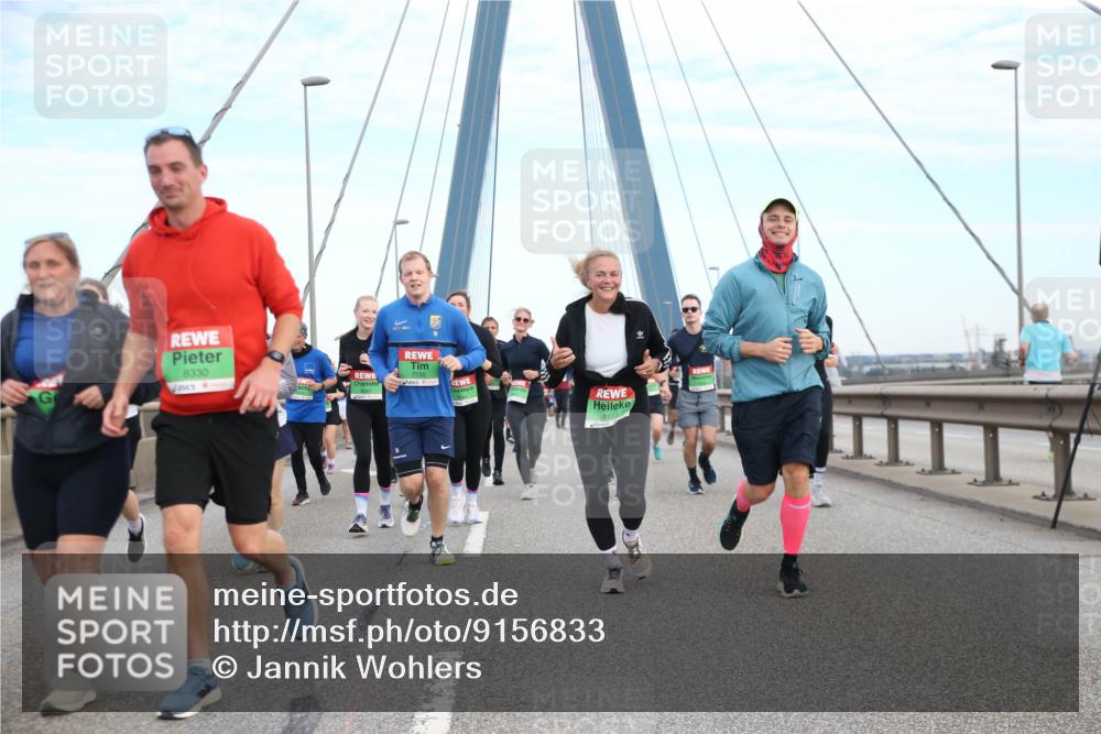 03.10.2025 - Köhlbrandbrückenlauf Jannik Wohlers http://msf.ph/oto/9156833 03.10.2025 15:33:51 Position 1 8330, 7735, 8171 meine-sportfotos.de