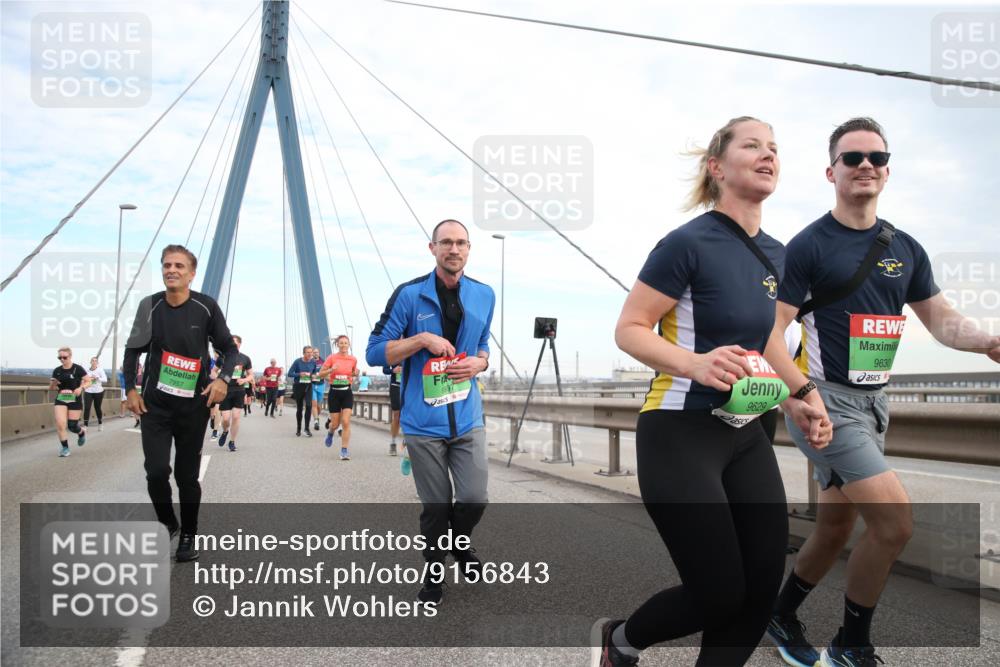 03.10.2025 - Köhlbrandbrückenlauf Jannik Wohlers http://msf.ph/oto/9156843 03.10.2025 15:33:55 Position 1 7957, 9629, 9630 meine-sportfotos.de
