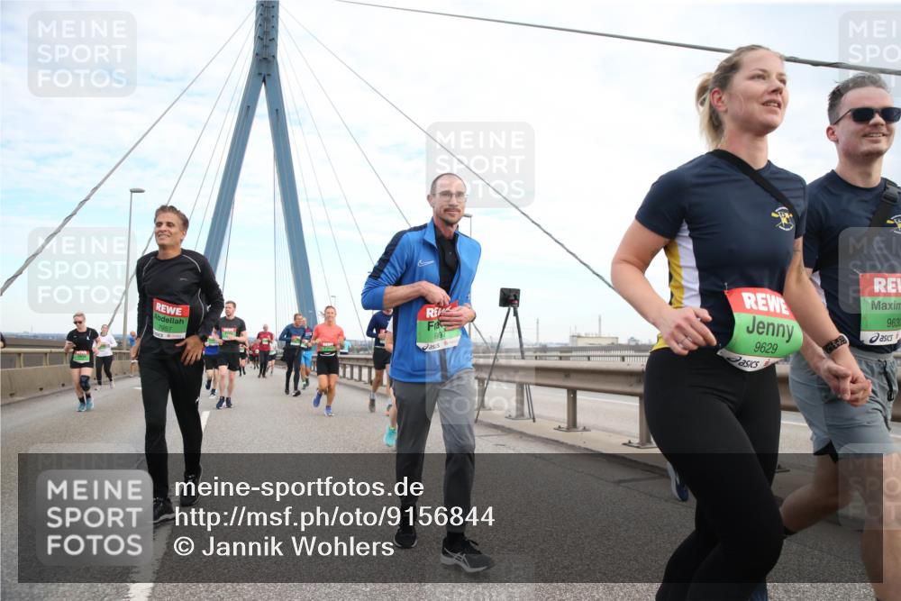 03.10.2025 - Köhlbrandbrückenlauf Jannik Wohlers http://msf.ph/oto/9156844 03.10.2025 15:33:55 Position 1 7957, 9629, 9630 meine-sportfotos.de