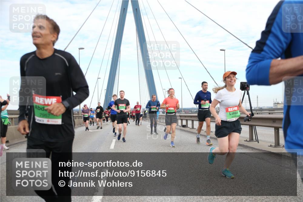 03.10.2025 - Köhlbrandbrückenlauf Jannik Wohlers http://msf.ph/oto/9156845 03.10.2025 15:33:56 Position 1 7957, 8044 meine-sportfotos.de
