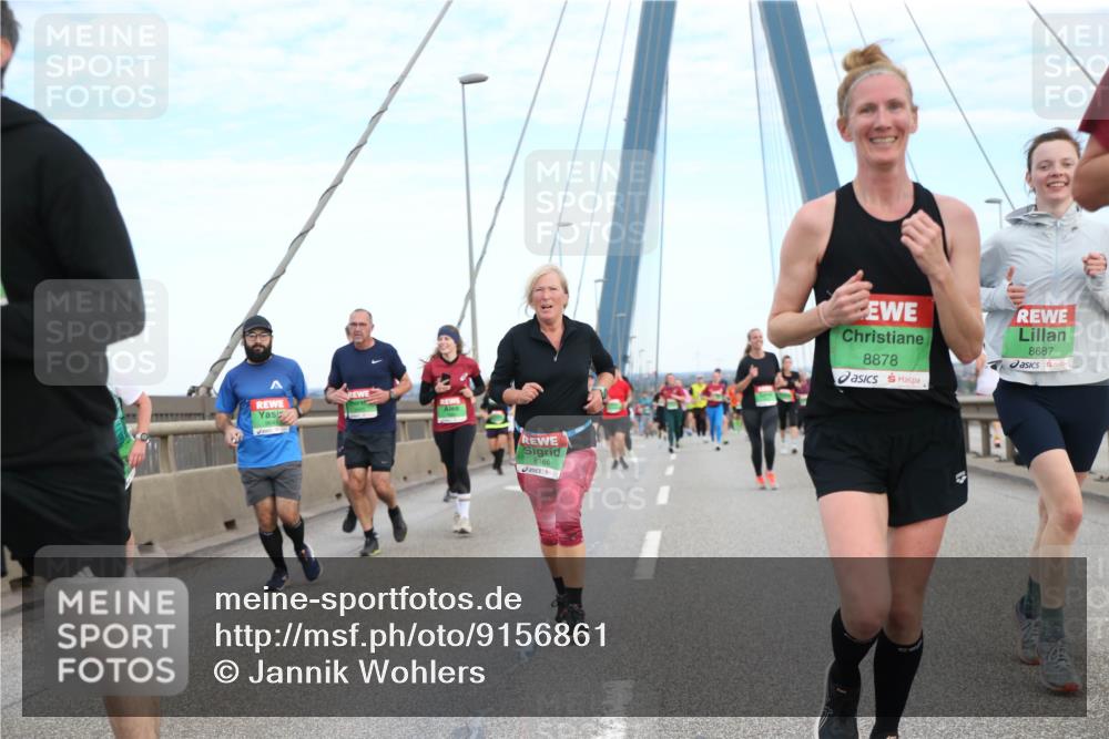03.10.2025 - Köhlbrandbrückenlauf Jannik Wohlers http://msf.ph/oto/9156861 03.10.2025 15:34:03 Position 1 8166, 8878, 8687 meine-sportfotos.de