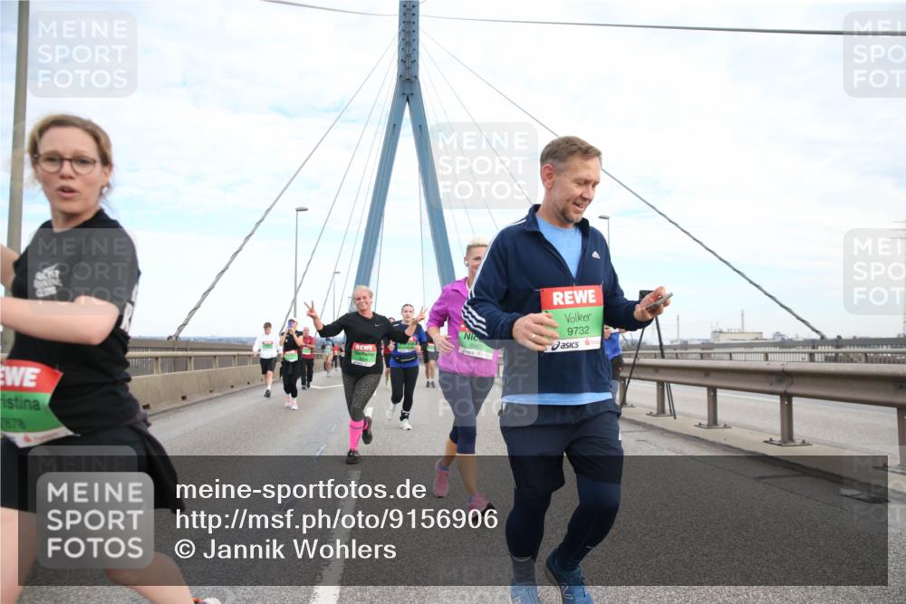03.10.2025 - Köhlbrandbrückenlauf Jannik Wohlers http://msf.ph/oto/9156906 03.10.2025 15:34:41 Position 1 7878, 8582, 9732 meine-sportfotos.de