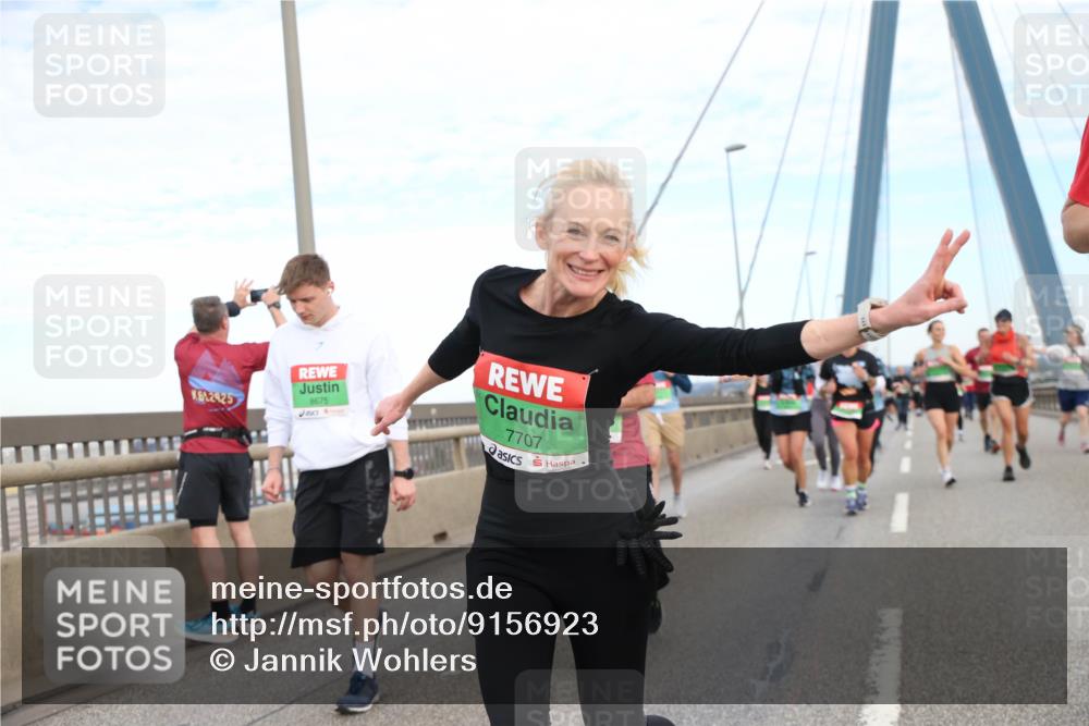 03.10.2025 - Köhlbrandbrückenlauf Jannik Wohlers http://msf.ph/oto/9156923 03.10.2025 15:34:47 Position 1 612425, 8675, 7707 meine-sportfotos.de