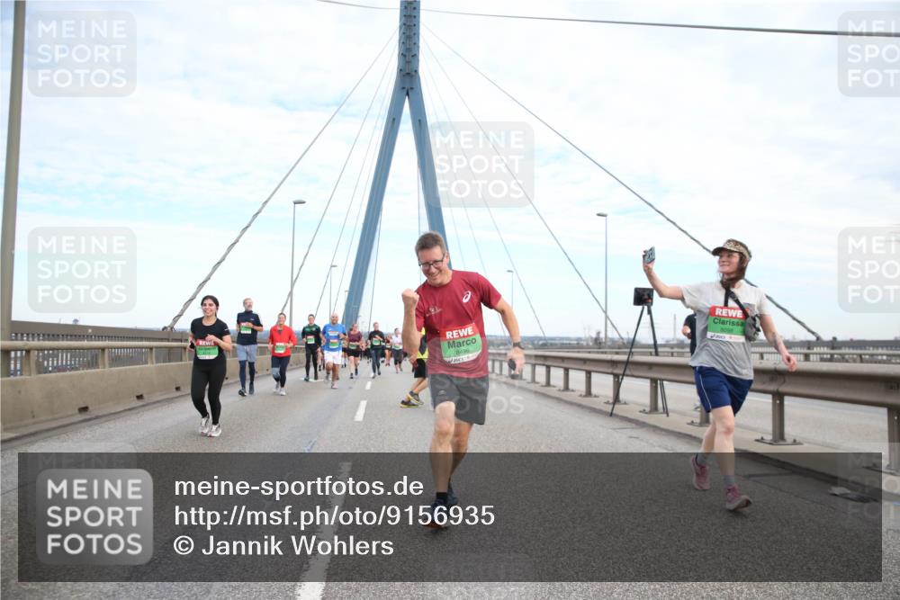 03.10.2025 - Köhlbrandbrückenlauf Jannik Wohlers http://msf.ph/oto/9156935 03.10.2025 15:34:51 Position 1 8496, 8098 meine-sportfotos.de