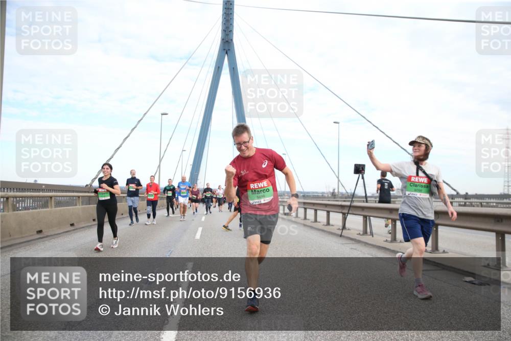 03.10.2025 - Köhlbrandbrückenlauf Jannik Wohlers http://msf.ph/oto/9156936 03.10.2025 15:34:51 Position 1 8496, 8098 meine-sportfotos.de