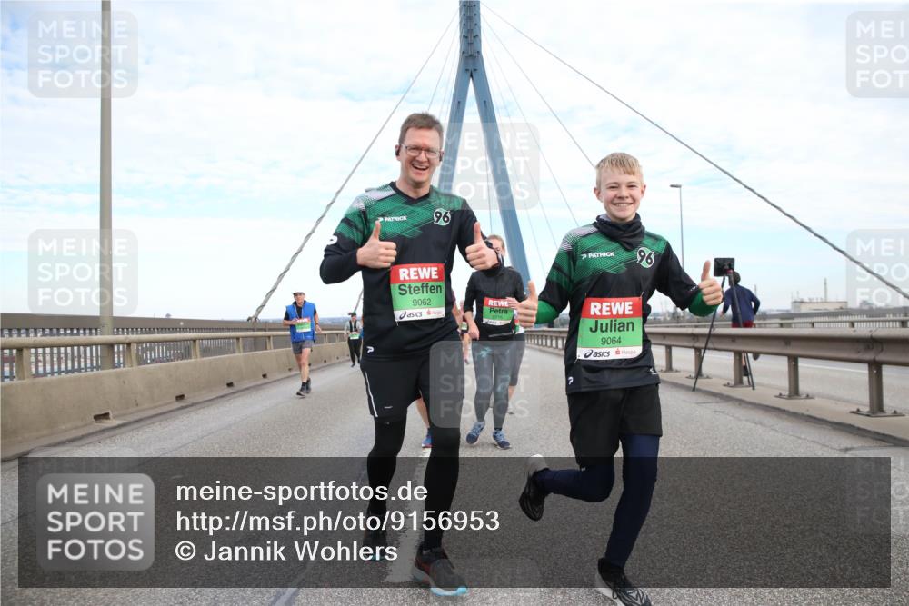 03.10.2025 - Köhlbrandbrückenlauf Jannik Wohlers http://msf.ph/oto/9156953 03.10.2025 15:34:57 Position 1 96, 9062, 96, 9064 meine-sportfotos.de