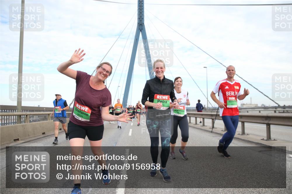 03.10.2025 - Köhlbrandbrückenlauf Jannik Wohlers http://msf.ph/oto/9156958 03.10.2025 15:34:59 Position 1 8634 meine-sportfotos.de