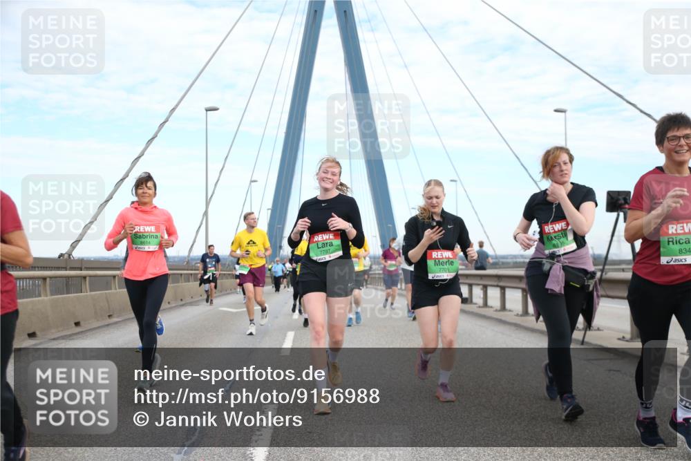 03.10.2025 - Köhlbrandbrückenlauf Jannik Wohlers http://msf.ph/oto/9156988 03.10.2025 15:35:10 Position 1 8614, 7797, 7709, 8195, 834 meine-sportfotos.de